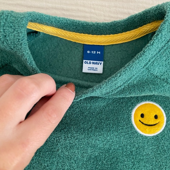 Old Navy Baby Textured Terry-Fleece Sweatshirt & Shorts Set - Picture 4 of 6